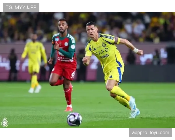 阿尔卡塞尔神勇破门助球队逆转,锋线杀手本色尽显 阿尔卡塞尔神勇破门助球队逆转,锋线杀手本色尽显