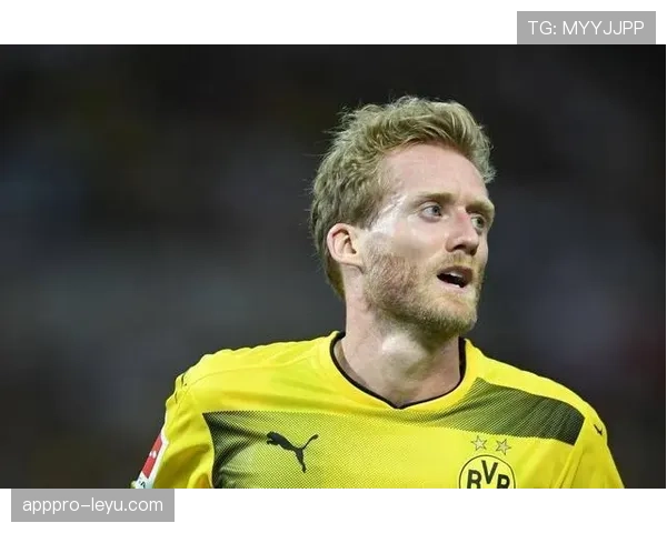 阿什拉夫重返多特蒙德租借加盟，状态回暖助球队冲击荣誉