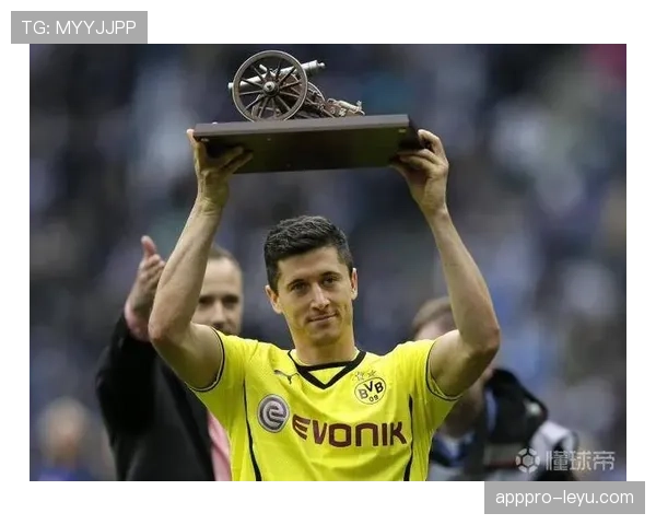 莱万多夫斯基巅峰闪耀多特蒙德：重温波兰神锋的辉煌岁月