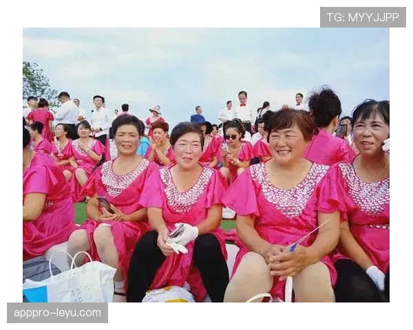 库尔图瓦家庭生活首度揭秘：球场英雄背后的温馨日常与成长历程