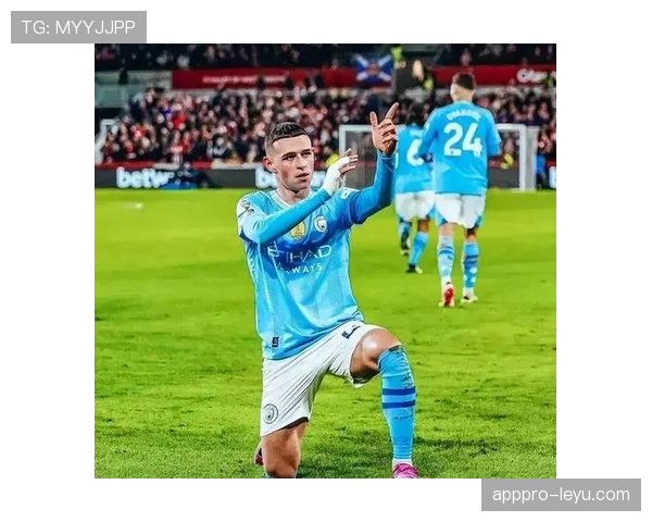 福登无球跑动与接球能力闪耀赛场，助曼城再下一城，年轻新星潜力引关注