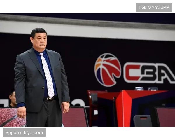 弗赖堡防守体系持续创新，夯实战术稳定性与团队协作