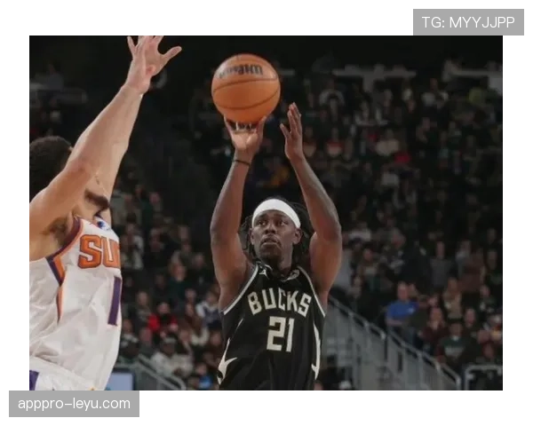 霍勒迪无球跑动牵制防守，3D价值拉开雄鹿战术空间